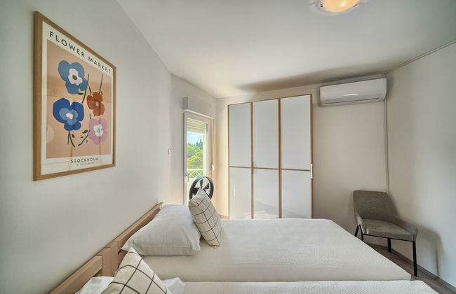 A2- Luxury apt w big Balcony, 4 min Walk to Beach - Photo 3