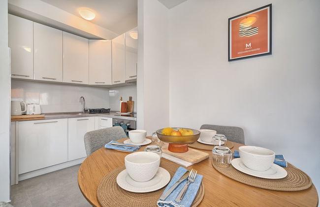 A2- Luxury apt w big Balcony, 4 min Walk to Beach - Photo 23