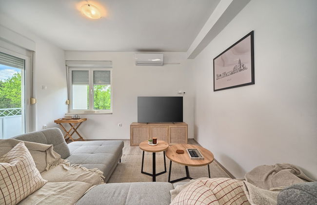 A2- Luxury apt w big Balcony, 4 min Walk to Beach - Photo 11