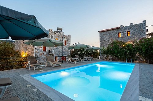 Foto 5 - Mani Stone Luxury Villa Leisure by the Pool