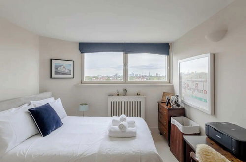 Photo 2 - Scenic Riverside 2BD Flat - Chelsea