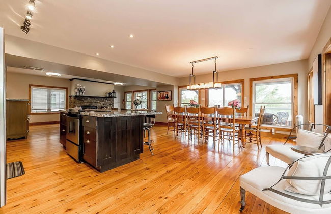 Muskoka Lakeshore Cottage Bliss - Photo 19