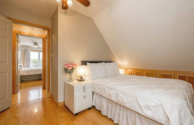 Muskoka Lakeshore Cottage Bliss - Photo 13