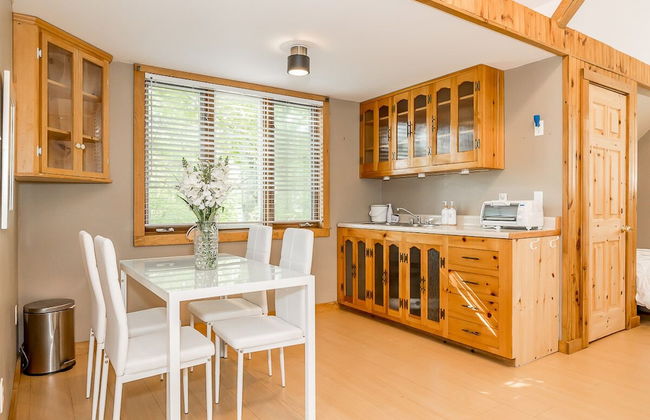 Muskoka Lakeshore Cottage Bliss - Photo 26