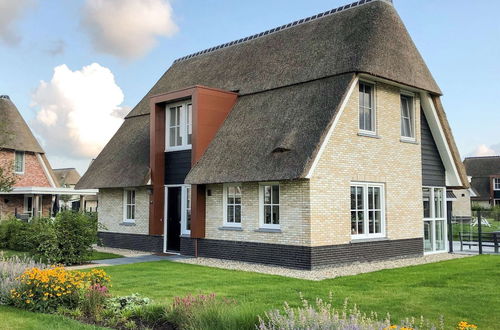 Photo 14 - Thatched Villa With Lounge Set, Right at the Water