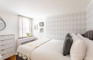 Photo 2 - Fabulous Gloucester Road Apartment