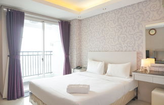 Photo 3 - Best Elegant And Cozy Stay Studio At Thamrin Executive Apartment