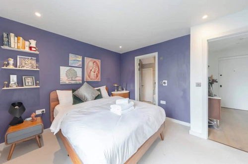 Photo 5 - Sleek & Spacious 2BD Flat - Clapham