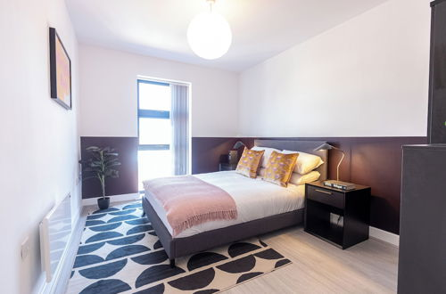 Photo 6 - Pristine 1 and 2 bedroom apartments near business district, walking distance to city centre, free internet & complimentary parking by Sojo Stay