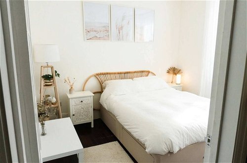Foto 4 - Lovely 2BD Flat With Private Garden - Bounds Green