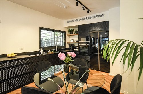 Photo 33 - Stylish 3BR Apt with Patio in the City