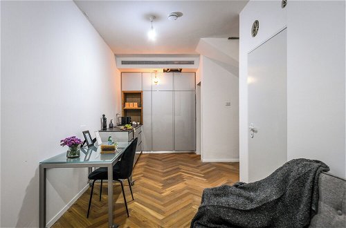 Foto 18 - Stylish 3BR Apt with Patio in the City