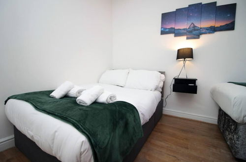Photo 2 - Stunning 4 Bedroom Flat Near City Centre
