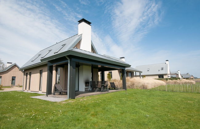 Villa in Bergen op Zoom With Waterfront Views - Photo 1