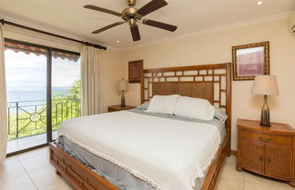 Photo 3 - Luxury 4th-floor Suite With Pool and Endless Ocean Views