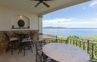 Photo 1 - Luxury 4th-floor Suite With Pool and Endless Ocean Views