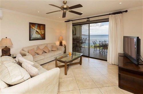 Photo 10 - Luxury 4th-floor Suite With Pool and Endless Ocean Views