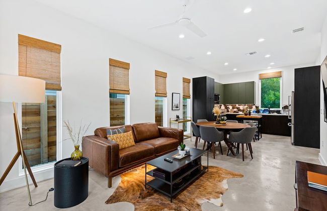 Stylish 2 Bedroom Retreat in South Austin - Photo 12