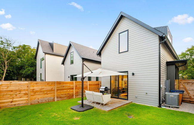 Stylish 2 Bedroom Retreat in South Austin - Photo 29