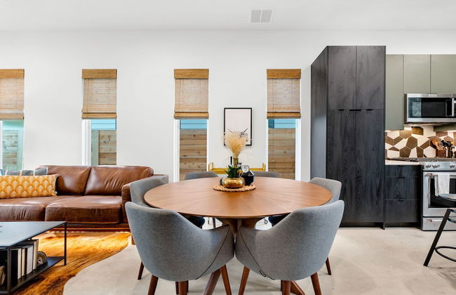 Stylish 2 Bedroom Retreat in South Austin - Photo 23