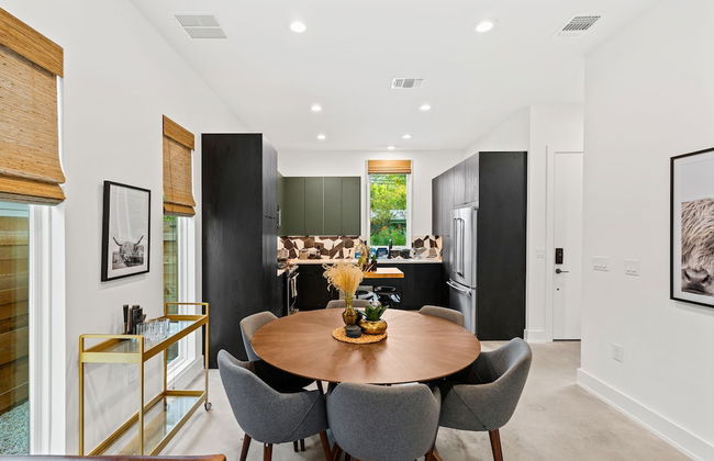 Stylish 2 Bedroom Retreat in South Austin - Photo 22