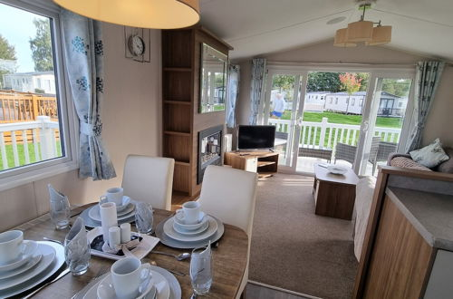 Foto 1 - Immaculate 8-bed Cabin in Tattershall Lake