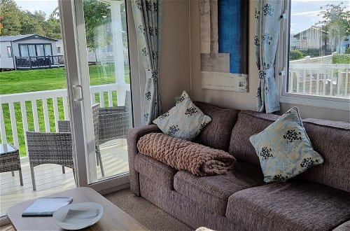 Photo 10 - Immaculate 8-bed Cabin in Tattershall Lake