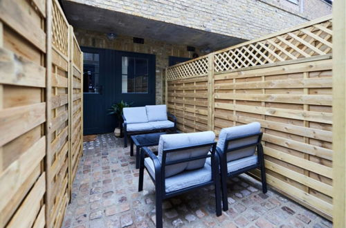 Photo 6 - The Lillie Road Place - Bright 1bdr Flat With Garden