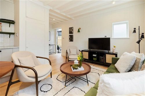Photo 1 - The Lillie Road Place - Bright 1bdr Flat With Garden