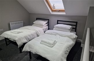 Photo 3 - Impeccable 3-bed Apartment in Bradford to Explore