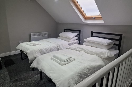 Photo 5 - Impeccable 3-bed Apartment in Bradford to Explore