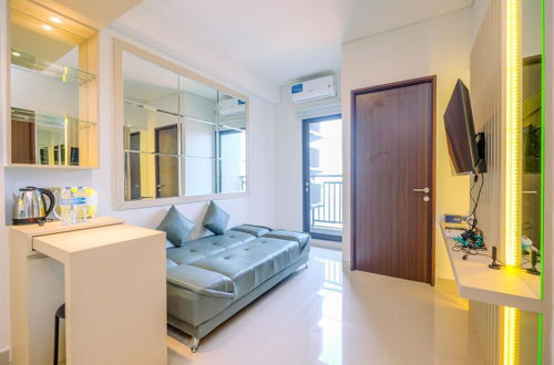 Photo 15 - Simply Modern And Classic 2Br At Transpark Cibubur Apartment