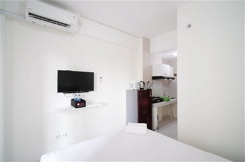 Photo 10 - Compact And Tidy Studio At Puncak Dharmahusada Apartment