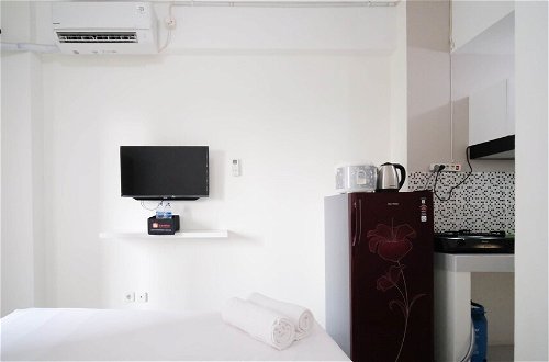 Photo 9 - Compact And Tidy Studio At Puncak Dharmahusada Apartment