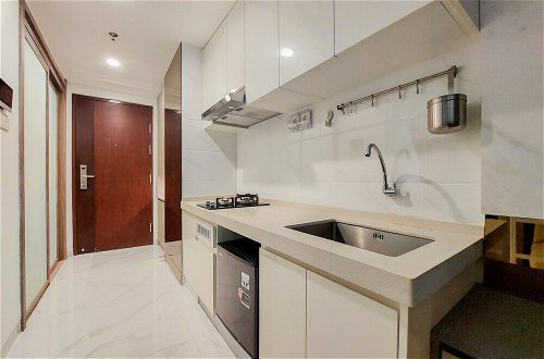 Foto 7 - Comfortable And Simply Studio Room At Sky House Bsd Apartment