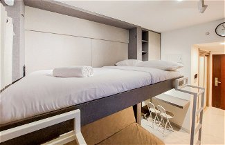 Foto 3 - Comfortable And Simply Studio Room At Sky House Bsd Apartment