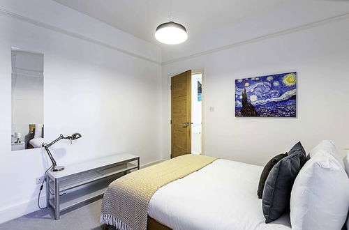 Photo 2 - Cozy 2 Bed Apartment in Chiswick