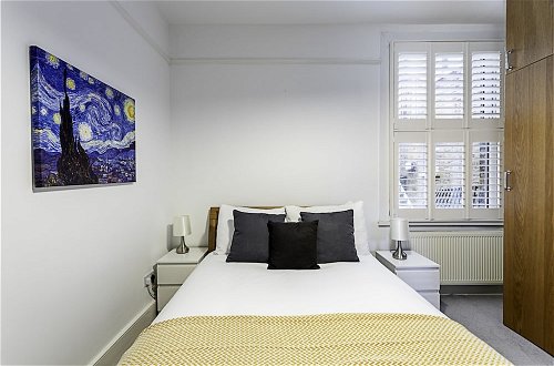 Photo 6 - Cozy 2 Bed Apartment in Chiswick