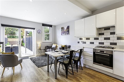 Photo 13 - Cozy 2 Bed Apartment in Chiswick