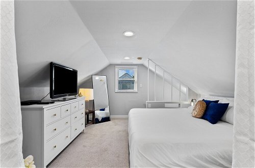 Foto 4 - Stunning 4 Bedroom Home Near Tilles Park - JZ Vacation Rentals