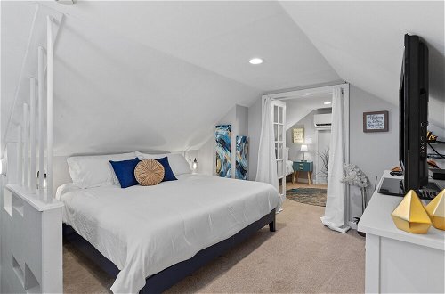 Foto 9 - Stunning 4 Bedroom Home Near Tilles Park - JZ Vacation Rentals