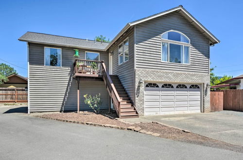 Photo 2 - Sunny Grants Pass Home Near Parks & Breweries