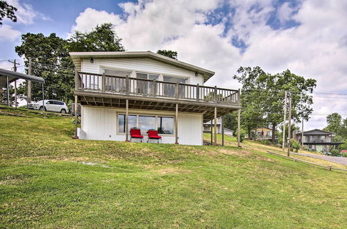 Foto 5 - Updated Lakefront Cottage: Walk to Boat Ramp