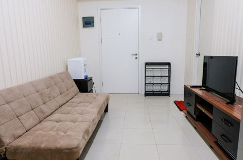 Photo 15 - Homey 2Br Apartment At Parahyangan Residence