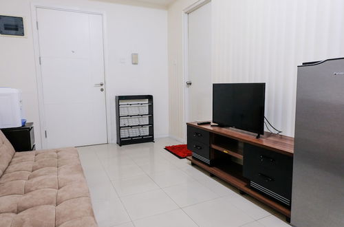 Photo 10 - Homey 2Br Apartment At Parahyangan Residence