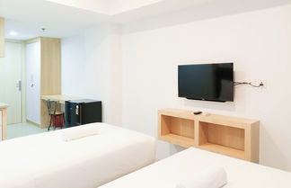 Photo 3 - Cozy Studio Room At De Prima Apartment