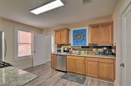 Photo 10 - Bright Galveston Bungalow: 1/2 Mi to Pleasure Pier