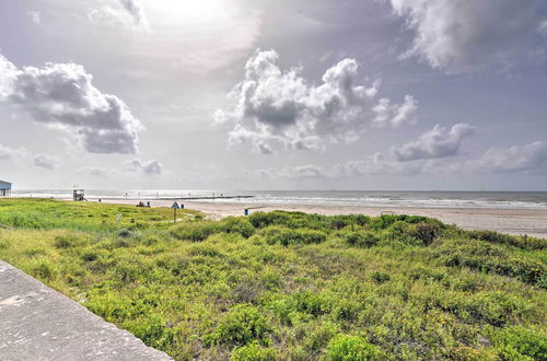 Photo 26 - Bright Galveston Bungalow: 1/2 Mi to Pleasure Pier