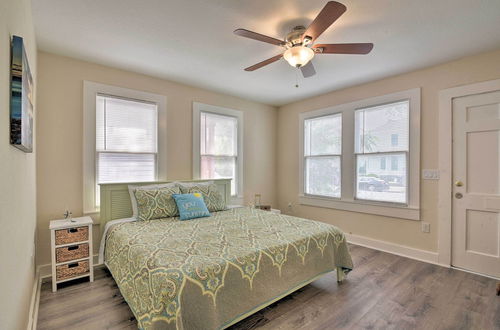 Photo 17 - Bright Galveston Bungalow: 1/2 Mi to Pleasure Pier