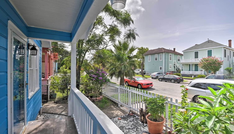 Photo 1 - Bright Galveston Bungalow: 1/2 Mi to Pleasure Pier